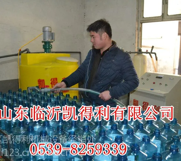 低价的玻璃水灌装机设备厂家直销