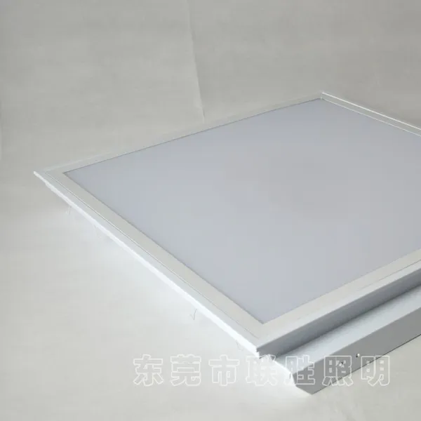 供应乳白罩灯盘,LED暗装格栅灯盘,T8乳白胶片灯盘