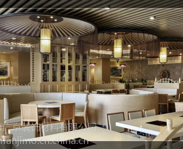 广东特色舌尖岭南餐厅天花吊顶 U型铝方通 浅木色型材铝方通