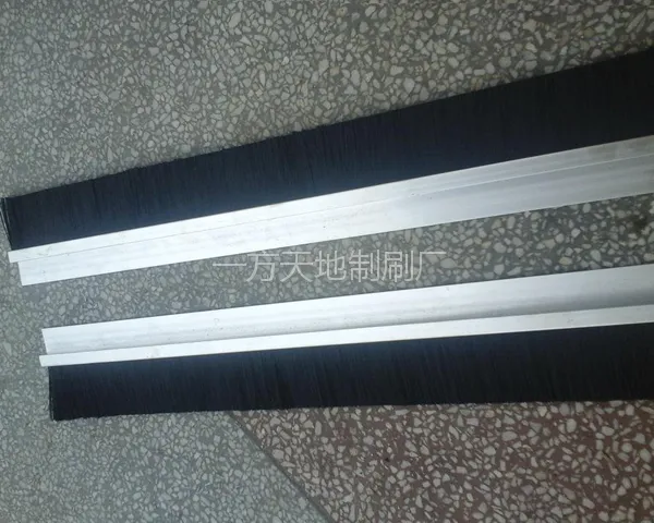供应一方天地 耐高温尼龙条刷 ***防尘密封铝合金条刷 定制工业门毛刷