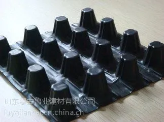 排水板价格哪里低?鲁业建材专业研发生产排水板15215387906