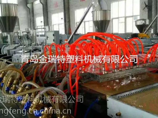供应PVC木塑复合发泡门板生产线 集成护墙板设备 木塑挤出机器