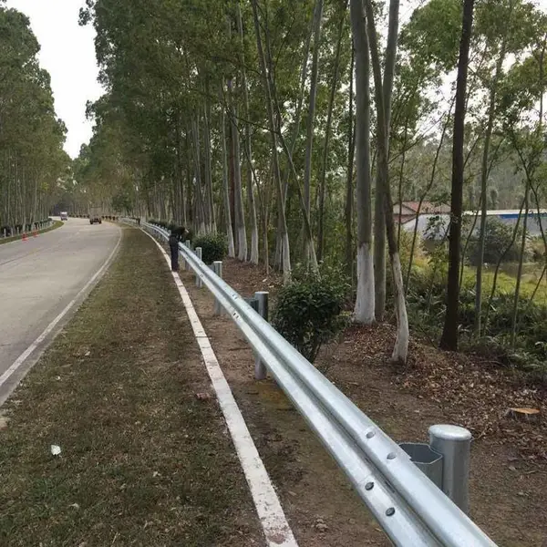 低价波形梁护栏板厂家 广州公路护栏多少钱/米 钢材