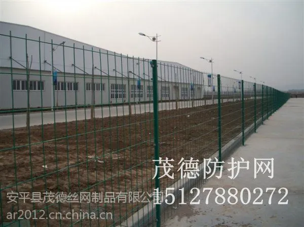 茂德网栏厂家供应现货双边丝铁丝网防护网@厂区铁丝网防护网批发报价