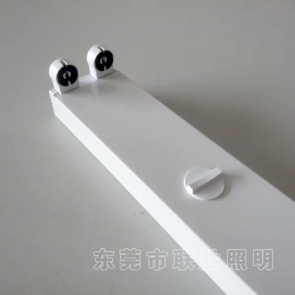 供应LED日光灯支架,T8双头支架,0.5MM厚铁皮支架