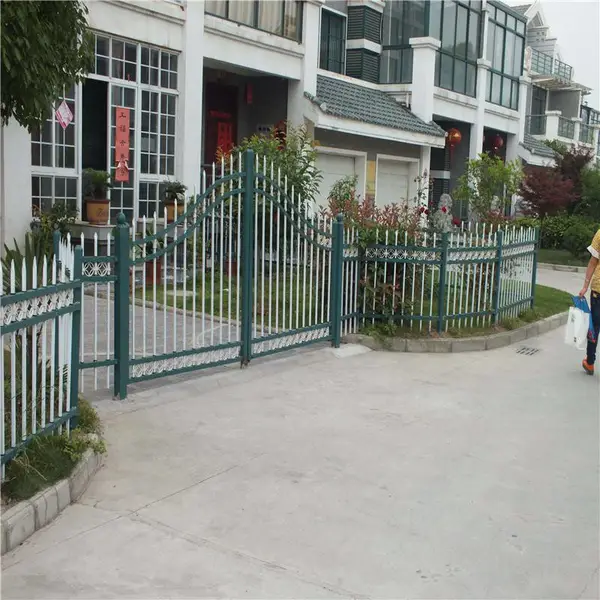 锌钢草坪护栏 pvc草坪护栏 围墙防盗网