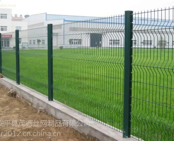 茂德防护网厂家供应高强度pvc防护网三角折弯型防护网
