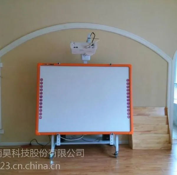 南昊幼教专用互动白板PEH83