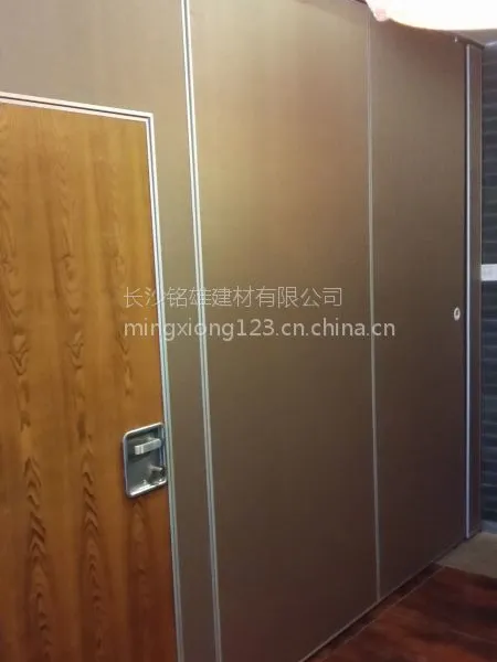 湖南吊轨道折叠推拉门酒店屏风厂家