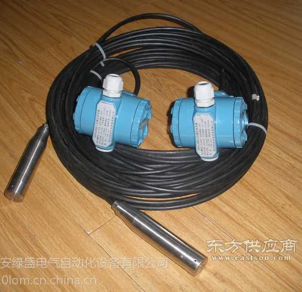 投入式液位变送器XPT135是一种全密封潜入式扩散硅液位测量仪表