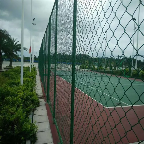 操场护栏网 侵塑护栏网 边坡护栏网 广州护栏网 足球场护栏网