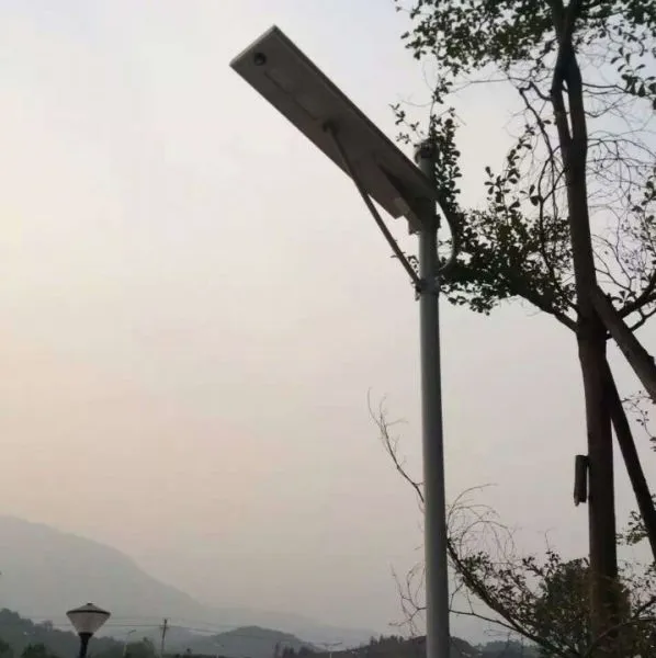 供应东北鸿泰新能源太阳能一体化路灯,庭院灯