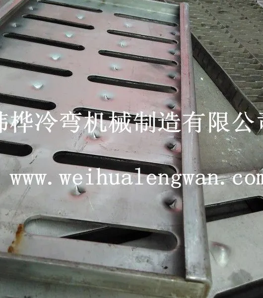 不锈钢地沟盖板全自动生产线,一人即可快速生产、自动送料冲孔折弯成型