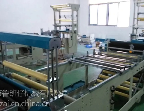 供应专业生产卧式贴骨制袋机700L 高速高品质自封袋制袋机 价格实惠