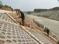 供应保定玉通边沟护坡模具 适用于 高铁高速工程建设