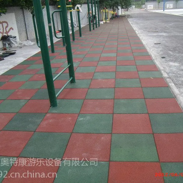 供应深圳安全胶垫,东莞安全地垫,惠州EPDM无缝地垫施工队