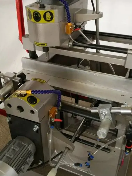 供应济南越辰门窗加工机器 双轴仿型铣LXF2-300×100价格