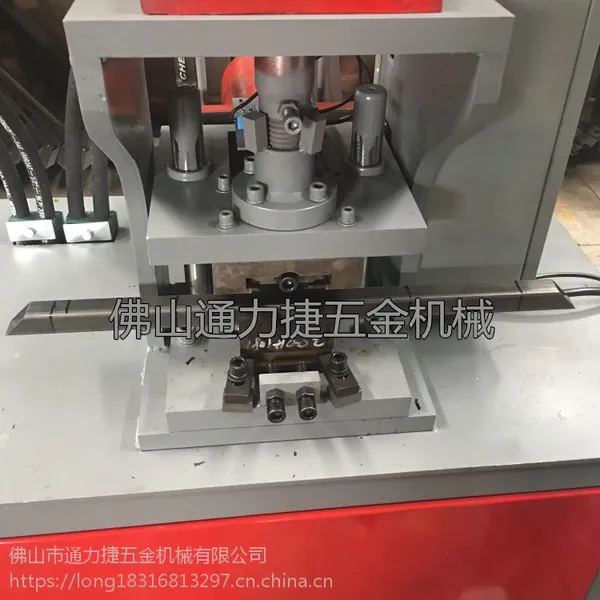 高速拼接方管切90度角机器 铁方管切角机 精诚一次成型切45度角