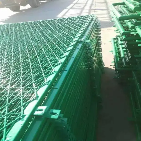 钢板网护栏网 草原防护网 足球场防护网 集装箱防护网 隔离防护网