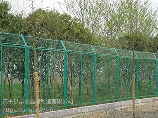 浸塑护栏网,用途广泛,安装方便
