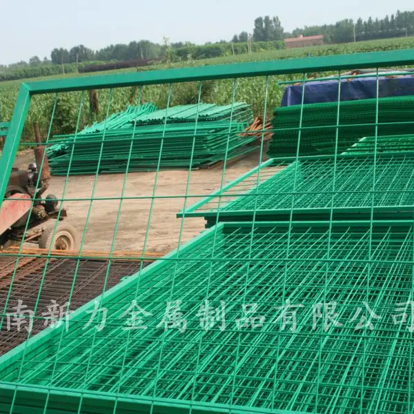 工厂直销双边丝护栏网 欢迎量大来砍价 河南新力