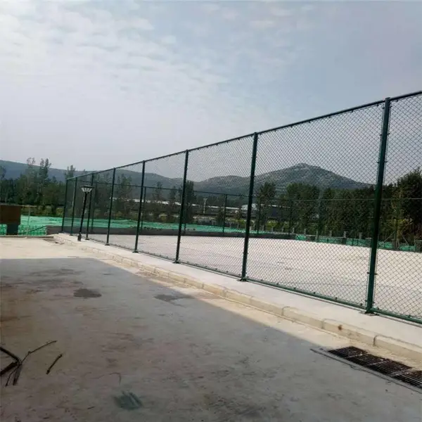 体育场围网施工方案 体育场围网图片 球场铁丝网围栏