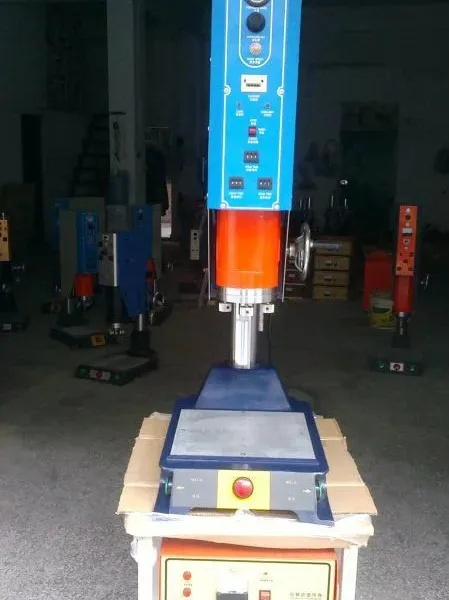 玩具充电器焊接,平威超声波焊接机,塑胶产品焊接机器厂家
