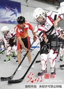 可移动仿冰冰球赛道生产厂家|北京仿冰冰球赛道租赁