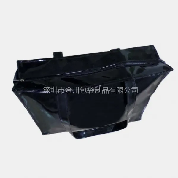 深圳龙岗手袋厂定制女包新款光胶PVC手提包镜面皮革单肩包定做