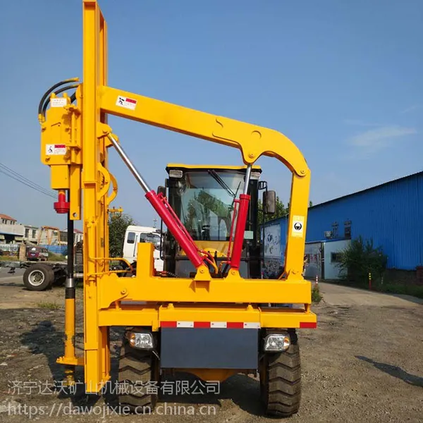 2018新款DW260高速公路铲车式护栏打桩机加工定做厂家直销