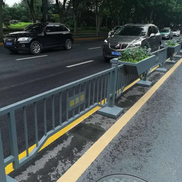 河南开封许昌市政道路交通隔离栏 护栏栏杆马路中间防护栏