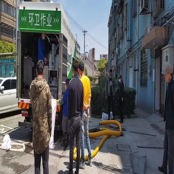 新型吸污吸粪车应用范围包括化粪池清理,河道淤泥,养殖场
