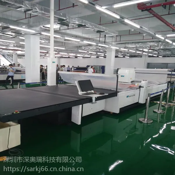 电脑裁床,自动裁剪面料加班加点没有脾气是忠实的好员工