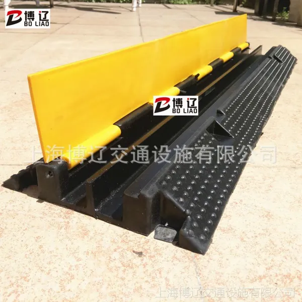PVC线槽板 舞台橡胶 过线桥电缆线槽减速带 两孔