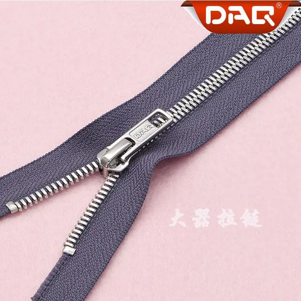 大器拉链DAQ品牌:超小号金属拉链订制批发,箱包防爆拉链,进口贴膜防水拉链