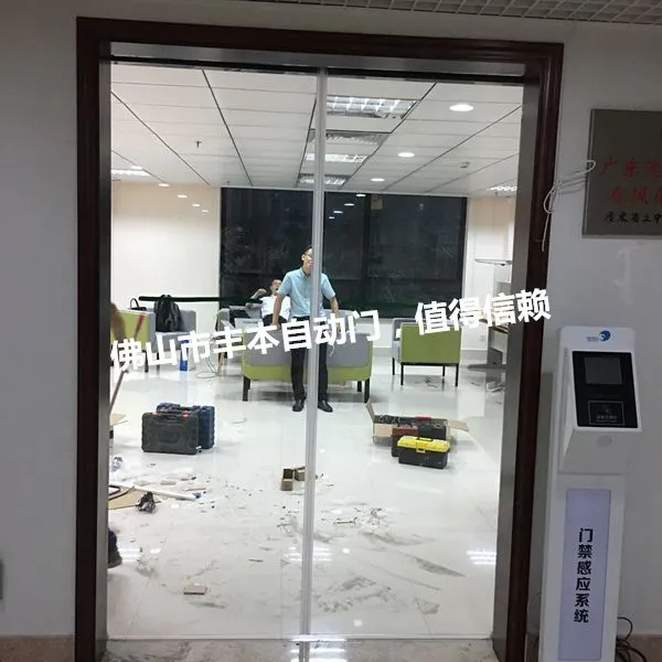 承接陈村感应玻璃自动门安装维修工程【丰本感应门】