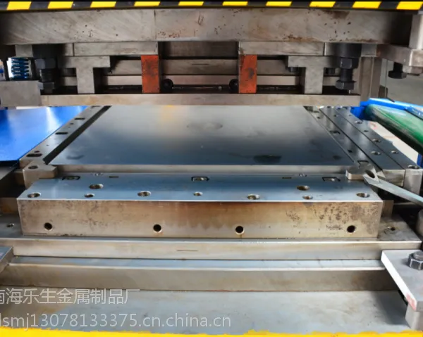 300*300集成吊顶片料成型模具 全自动金属冲压成型生产线
