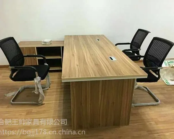 ���պϷʳ��Ҷ���Ա�����ϵ������칫���ϰ�����***