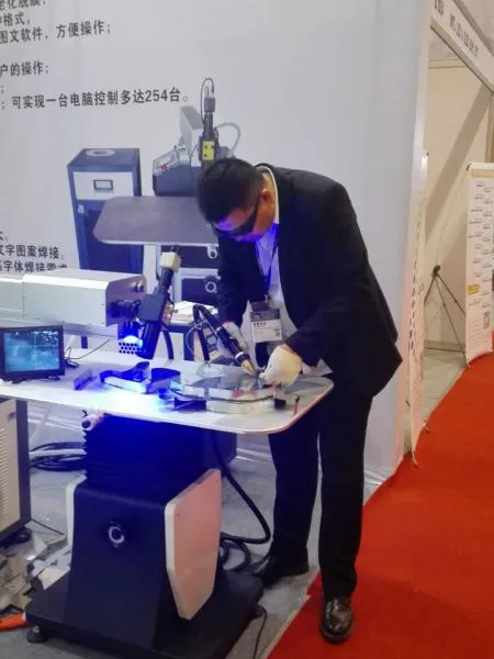 不锈钢广告字专用激光焊接机 LOGO标牌发光字激光点焊机 焊接设备