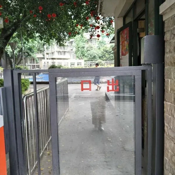 承接重庆渝北荣博小区广告门,广告道闸安装维修,小区智能系统安装