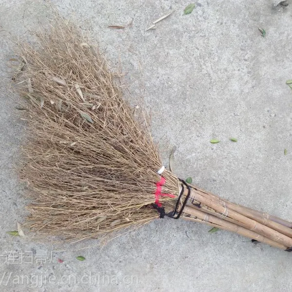 精美的小竹扫帚,精选优质的细毛竹枝,做工精细。首单优惠20%