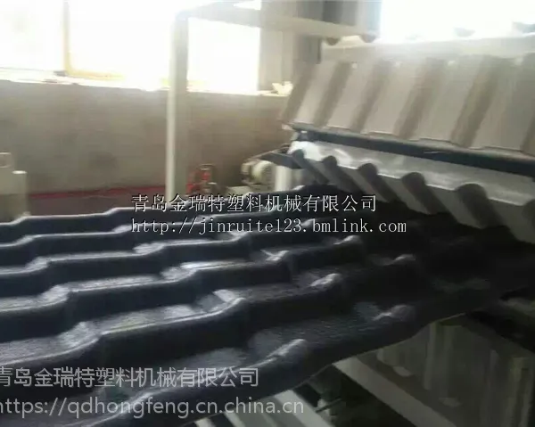 PVC三层树脂瓦设备_PVC中空波浪瓦生产线