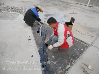 ��ݸ¥���߿���ҵ��ˮ��©��¥����ǽ��ˮ��©���ҡ�