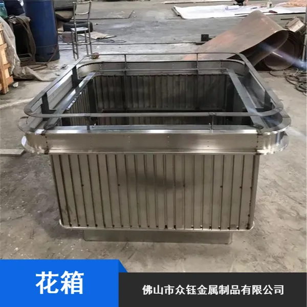美式乡村对开门柜子 重钰金属量身定制豪华气派商场储物柜