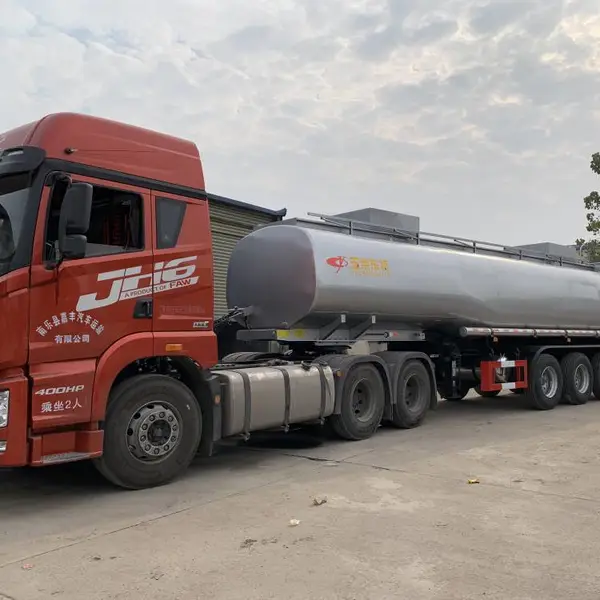 陕汽普货罐车29立方罐式运输车污水处理剂衬塑罐车图片