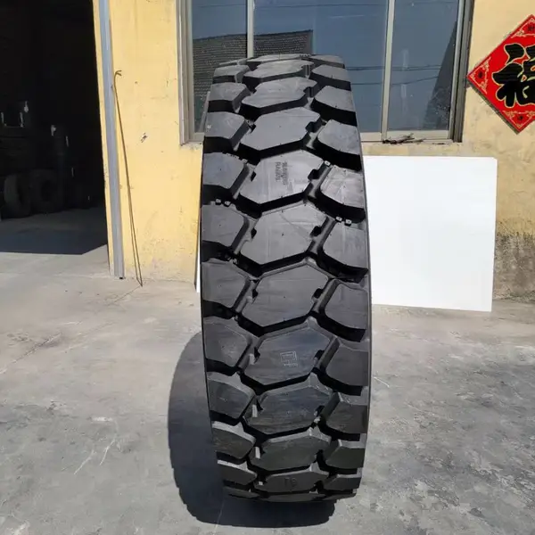 朝阳1300r25 1400R25 1600R25 CB397 E-3花纹矿用自卸车全钢真空轮胎