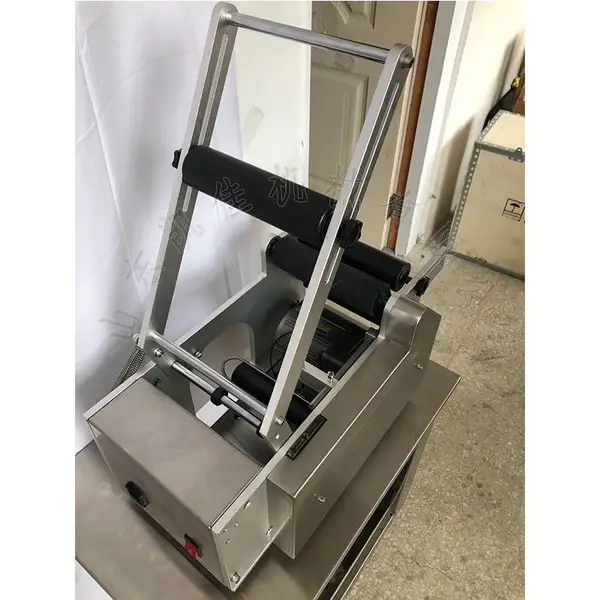 MT-50半自动圆瓶贴标机 饮料瓶贴标器 不干胶贴标机 卷膜贴标机