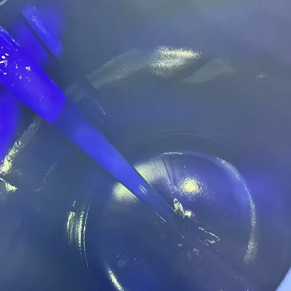 二手反应釜,不锈钢内衬搪玻璃夹套,电加热搅拌,可调速耐压。