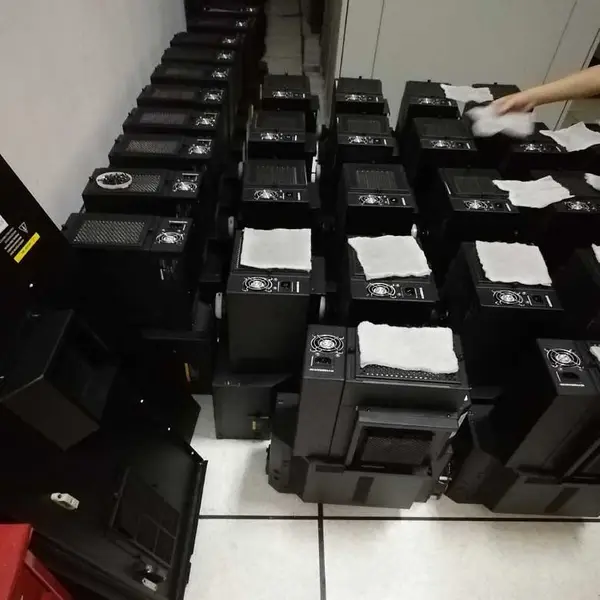 威创VCL-X3L2E投影机维修VTRON拼接屏保养故障检测