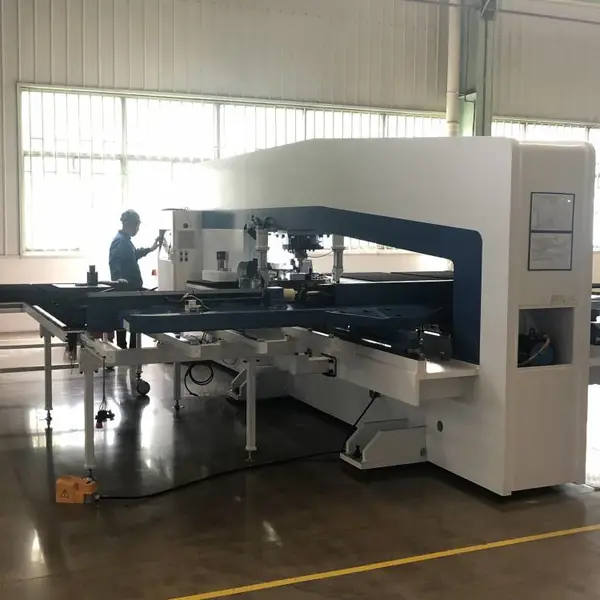 亚威 数控转塔冲床HPE系列-3048!连续冲压效率提升!